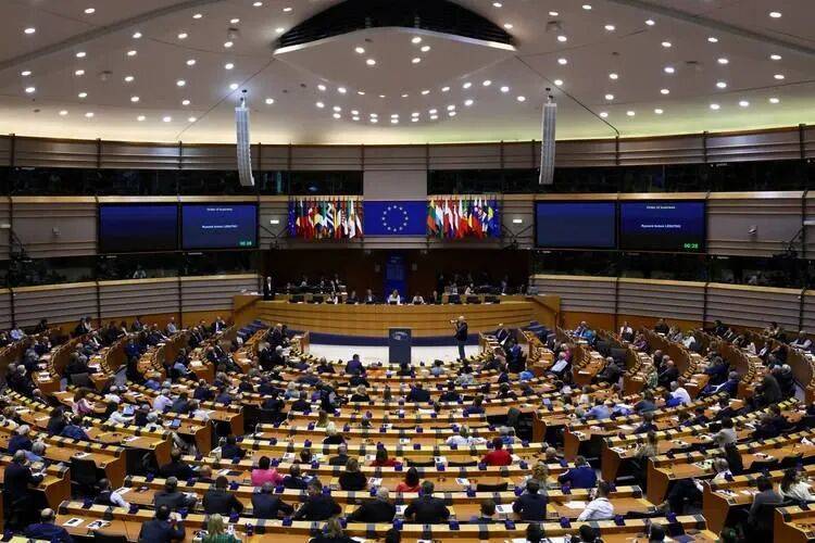 王毅專(zhuān)機(jī)落地前<strong></p>
<p>宏鑫機(jī)械設(shè)備有限公司
</strong>，歐盟對(duì)華連出兩招，不到24小時(shí)，意大利率先選邊站:宏鑫機(jī)械設(shè)備有限公司
