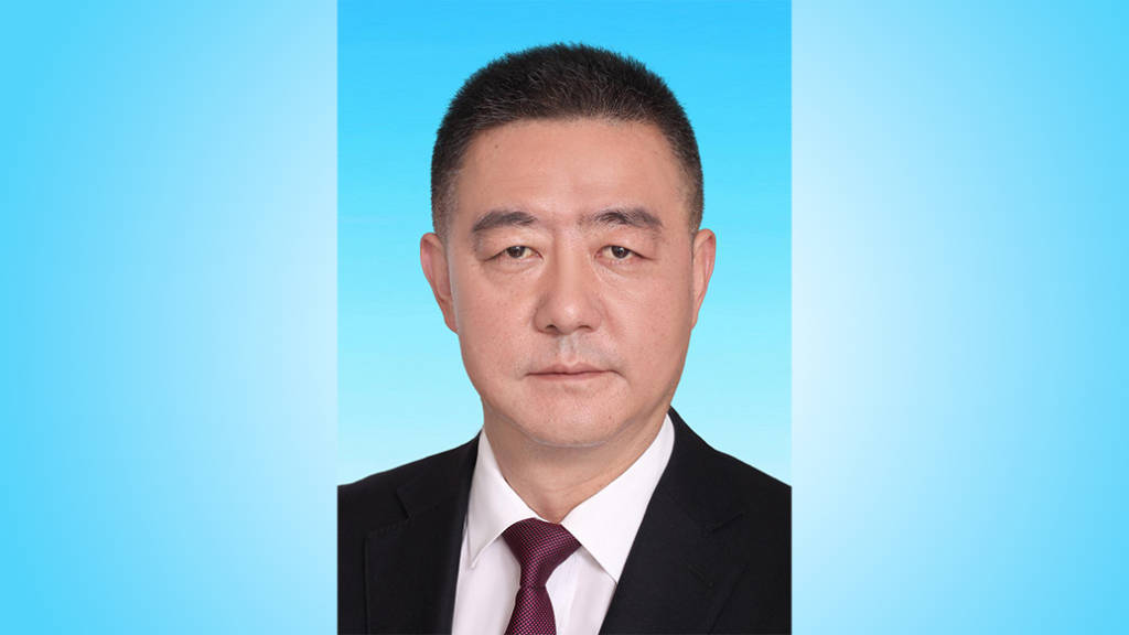 去年出任巴中市委常委、常務(wù)副市長的李本勇，已轉(zhuǎn)崗市人大:宏鑫機械設(shè)備有限公司
