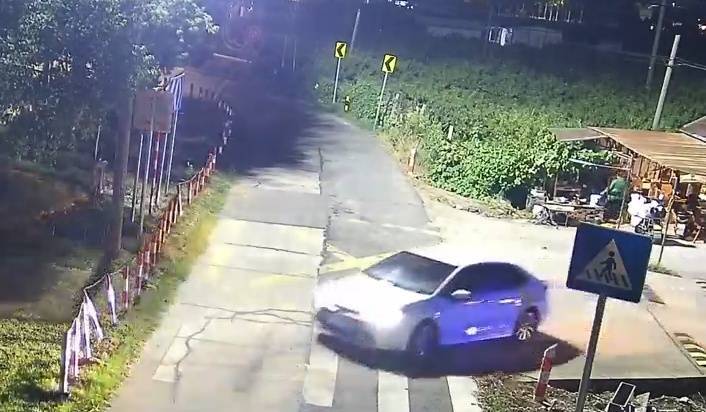 浙江一姑娘以奶茶為記號(hào)<strong></p>
<p>宏鑫機(jī)械設(shè)備有限公司
</strong>，竟然在草叢里藏了11萬(wàn)現(xiàn)金！:宏鑫機(jī)械設(shè)備有限公司
