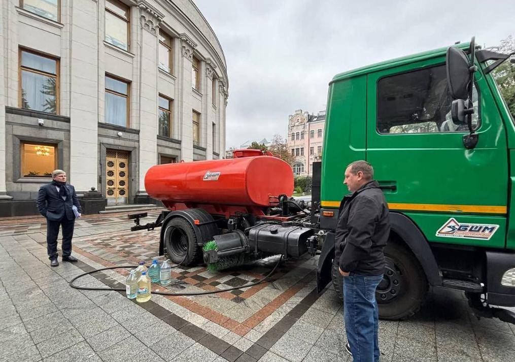 普京下狠手<strong></p>
<p>宏鑫機械設(shè)備有限公司
</strong>，俄軍讓烏克蘭斷水?dāng)嚯娨黄诎?，一夜間炸回石器時代:宏鑫機械設(shè)備有限公司
