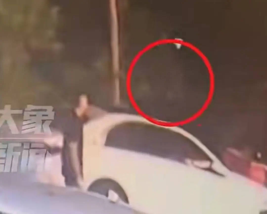 6人開奔馳去餐館消費370元逃單<strong></p>
<p>宏鑫機械設(shè)備有限公司
</strong>，老板：追出去只掃了50元:宏鑫機械設(shè)備有限公司
