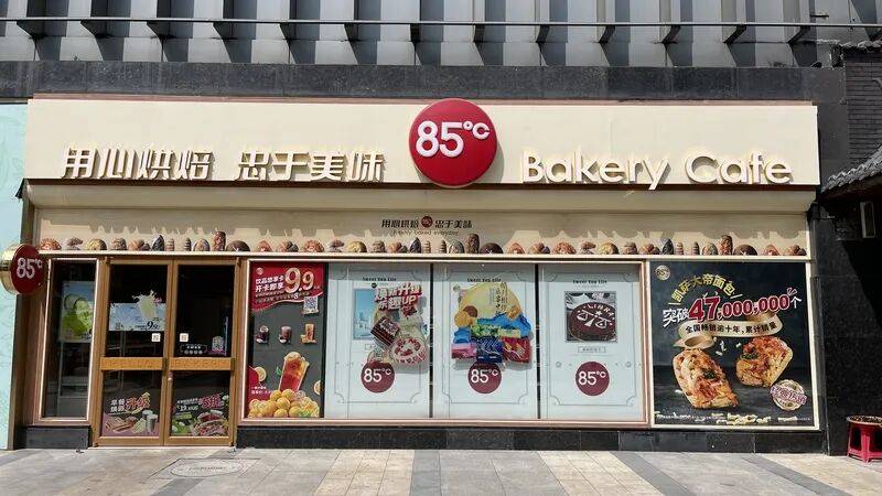 1年關閉超80家門店！曾火到擠不進<strong></p>
<p>宏鑫機械設備有限公司
</strong>，知名品牌回應:宏鑫機械設備有限公司
