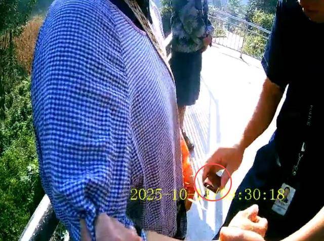 100斤玉米上秤秒變60斤？貴州一村民遭“鬼秤”騙糧！民警出手<strong></p>
<p>宏鑫機械設(shè)備有限公司
</strong>，5人被拘:宏鑫機械設(shè)備有限公司
