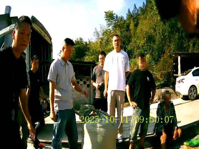 100斤玉米上秤秒變60斤？貴州一村民遭“鬼秤”騙糧！民警出手<strong></p>
<p>宏鑫機械設(shè)備有限公司
</strong>，5人被拘:宏鑫機械設(shè)備有限公司
