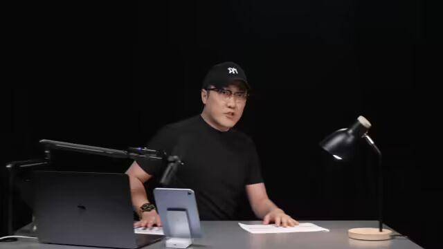 王自如曝格力高管工資7位數(shù)<strong></p>
<p>宏鑫機(jī)械設(shè)備有限公司
</strong>，再回應(yīng)“不看工資條”:宏鑫機(jī)械設(shè)備有限公司
