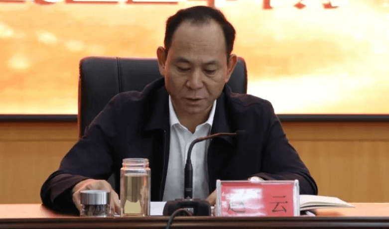 趙云<strong></p>
<p>宏鑫機(jī)械設(shè)備有限公司
</strong>，嚴(yán)重違紀(jì)違法:宏鑫機(jī)械設(shè)備有限公司
