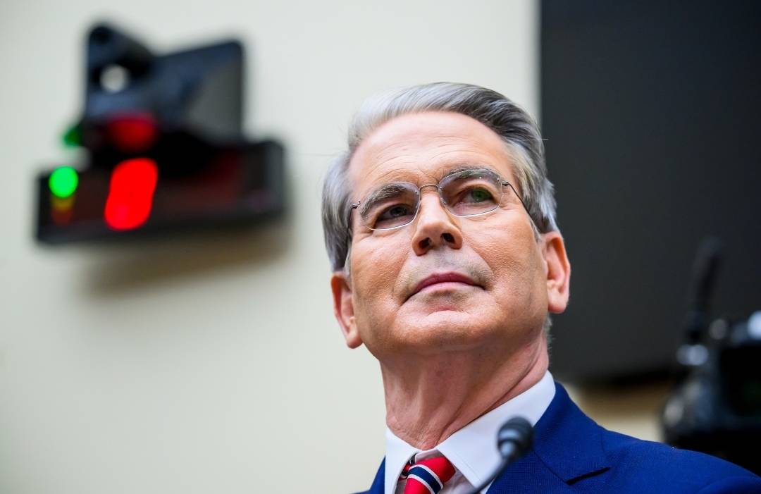 稀土卡脖子<strong></p>
<p>宏鑫機(jī)械設(shè)備有限公司
</strong>，美方軍工企業(yè)停擺！美財長喊話：開出取消關(guān)稅的條件，美農(nóng)戶輸慘了:宏鑫機(jī)械設(shè)備有限公司
