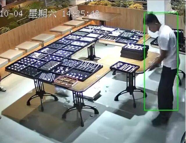 蘇州一20歲店員不小心摔碎一盒玉鐲損失百萬，老板未要賠償安慰小伙別有壓力:宏鑫機(jī)械設(shè)備有限公司
