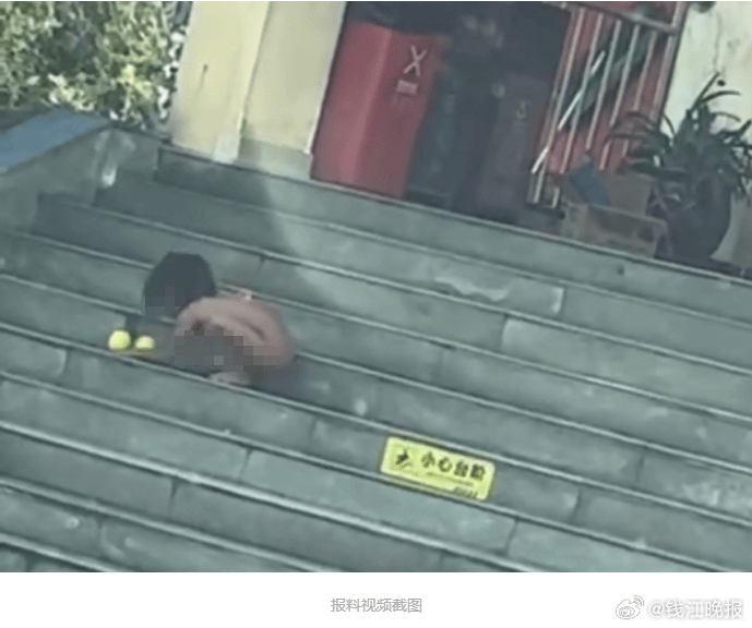 多方回應(yīng)四川一高速服務(wù)區(qū)現(xiàn)“野人小孩”：有監(jiān)護(hù)人陪伴<strong></p>
<p>宏鑫機(jī)械設(shè)備有限公司
</strong>，大山里長大的，從小就這樣教育，沒有違法犯罪情況:宏鑫機(jī)械設(shè)備有限公司
