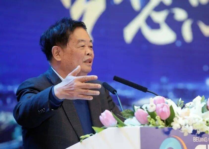 福耀玻璃：曹德旺辭去董事長職務(wù)，選舉曹暉為新董事長:宏鑫機械設(shè)備有限公司
