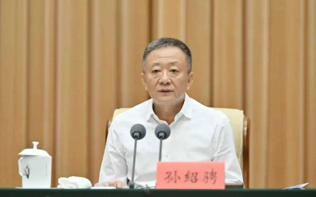 因工作崗位調(diào)整，孫紹騁辭去內(nèi)蒙古自治區(qū)人大常委會主任職務:宏鑫機械設備有限公司
