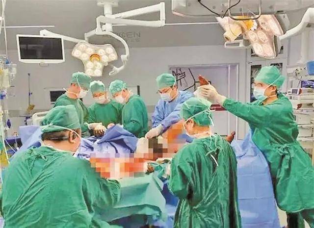 僅僅30秒<strong></p>
<p>宏鑫機(jī)械設(shè)備有限公司
</strong>，男子全身燒傷90%！別再這樣充電！:宏鑫機(jī)械設(shè)備有限公司
