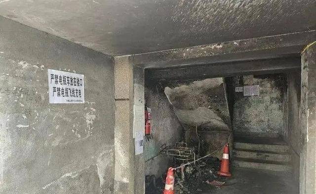 僅僅30秒<strong></p>
<p>宏鑫機(jī)械設(shè)備有限公司
</strong>，男子全身燒傷90%！別再這樣充電！:宏鑫機(jī)械設(shè)備有限公司
