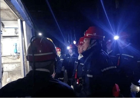 山西省委常委、常務(wù)副省長(zhǎng)董曉宇在呂梁市下井檢查煤礦安全生產(chǎn):宏鑫機(jī)械設(shè)備有限公司
