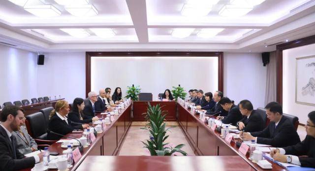 李樂成會見庫克:宏鑫機械設備有限公司
