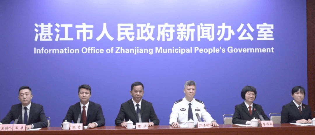 通報戰(zhàn)果<strong></p>
<p>宏鑫機械設(shè)備有限公司
</strong>！湛江掃黑除惡新聞發(fā)布會回應(yīng)群眾關(guān)切:宏鑫機械設(shè)備有限公司
