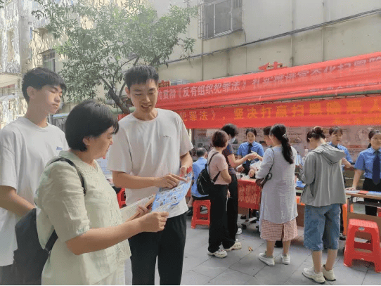 通報戰(zhàn)果<strong></p>
<p>宏鑫機械設(shè)備有限公司
</strong>！湛江掃黑除惡新聞發(fā)布會回應(yīng)群眾關(guān)切:宏鑫機械設(shè)備有限公司
