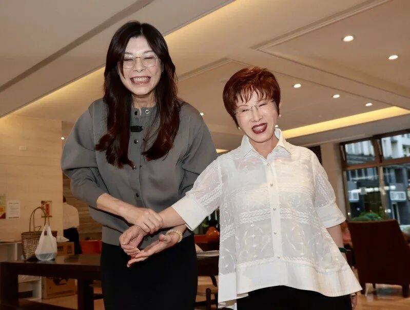 到底支持誰(shuí)當(dāng)黨主席？當(dāng)著鄭麗文的面<strong></p>
<p>宏鑫機(jī)械設(shè)備有限公司
</strong>，洪秀柱說(shuō)出了自己的答案:宏鑫機(jī)械設(shè)備有限公司
