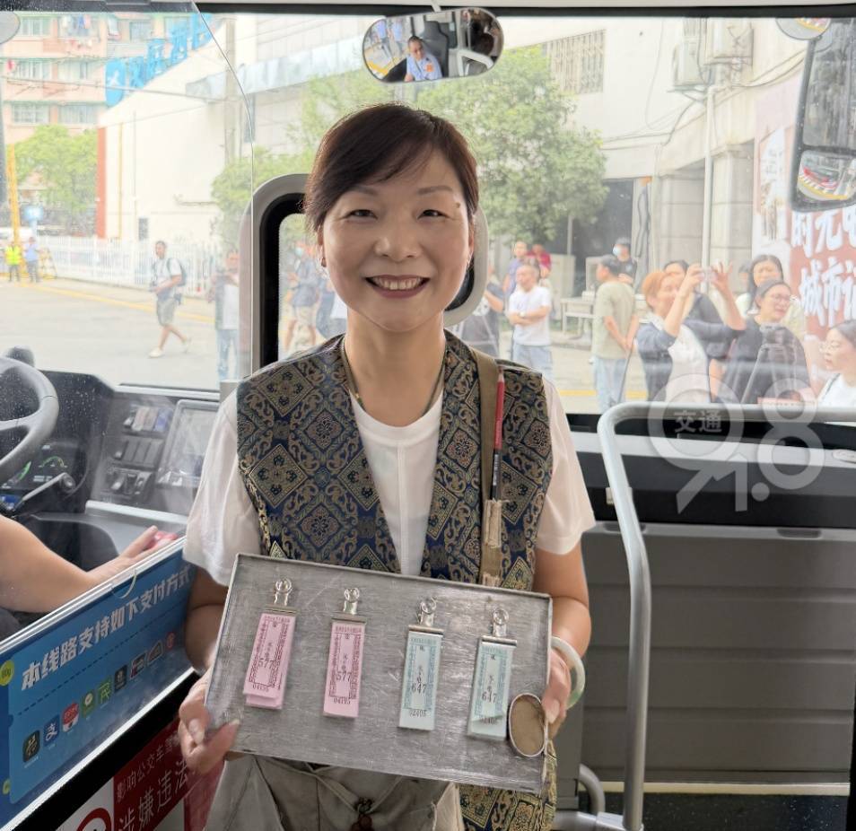 真的要說再見！杭州：今晚<strong></p>
<p>宏鑫機(jī)械設(shè)備有限公司
</strong>，最后一班！不少人的青春回憶…:宏鑫機(jī)械設(shè)備有限公司
