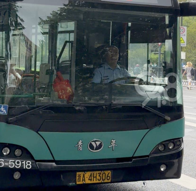 真的要說再見！杭州：今晚<strong></p>
<p>宏鑫機(jī)械設(shè)備有限公司
</strong>，最后一班！不少人的青春回憶…:宏鑫機(jī)械設(shè)備有限公司
