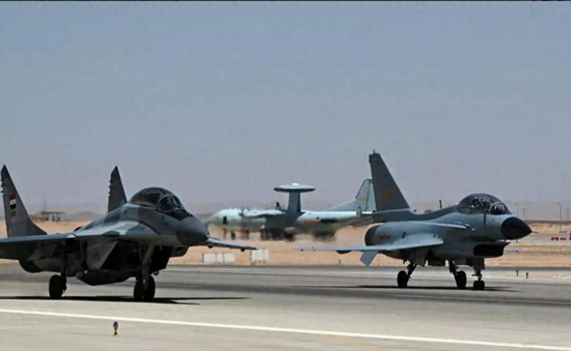 中國(guó)殲-10C機(jī)群飛越紅海，西方雷達(dá)竟毫無(wú)反應(yīng)！印尼馬上宣布采購(gòu)42架:宏鑫機(jī)械設(shè)備有限公司
