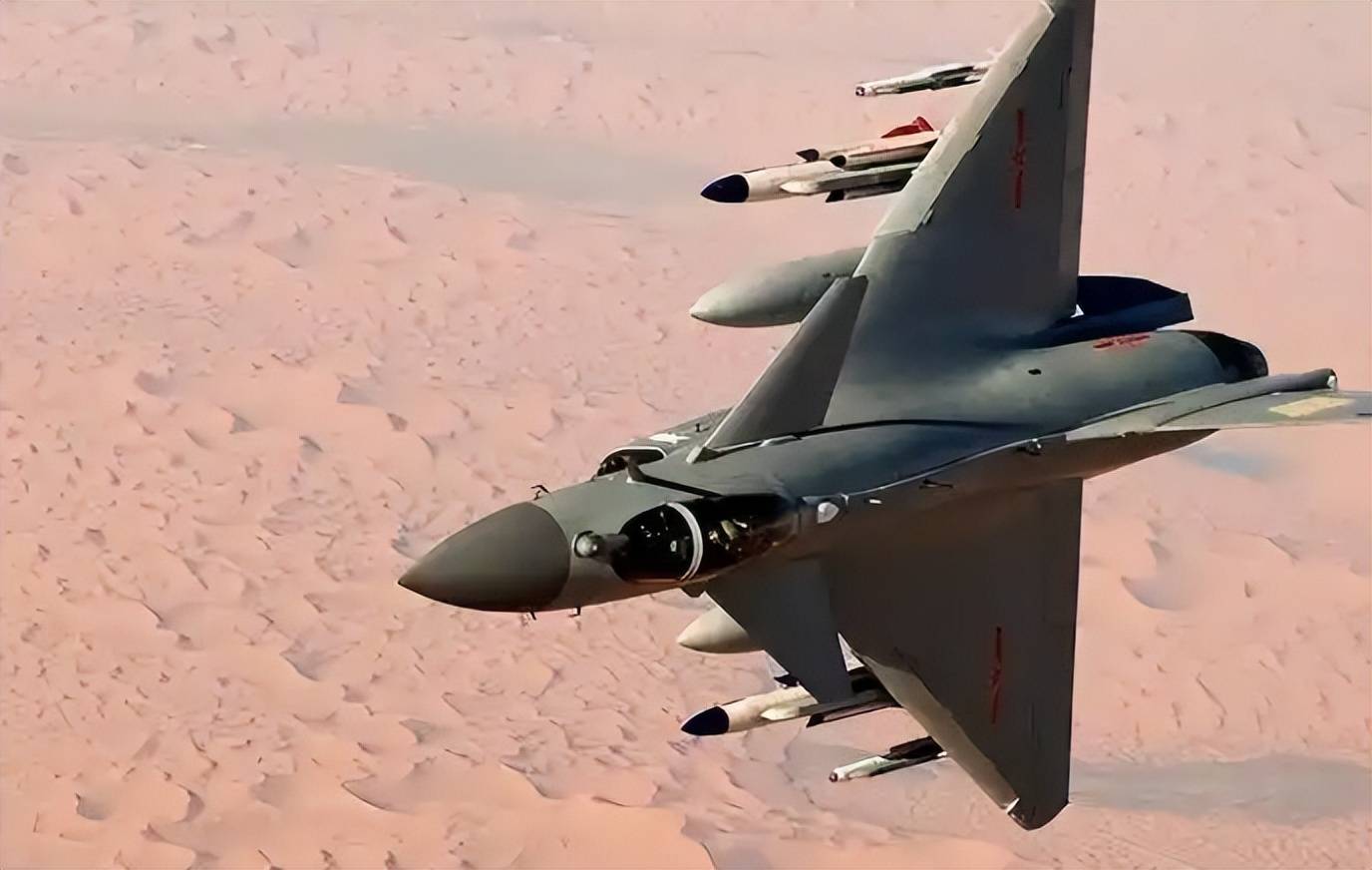 中國殲-10C機群飛越紅海<strong></p>
<p>宏鑫機械設(shè)備有限公司
</strong>，西方雷達竟毫無反應(yīng)！印尼馬上宣布采購42架:宏鑫機械設(shè)備有限公司
