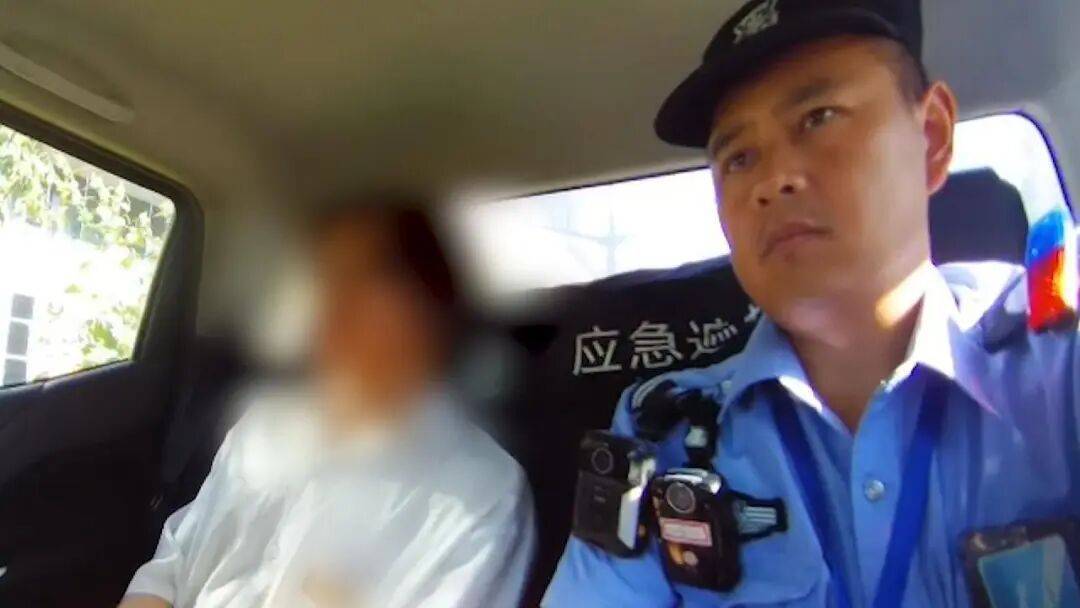 上海一男子去銀行轉(zhuǎn)賬70萬(wàn)元，被當(dāng)場(chǎng)識(shí)破刑拘，這事千萬(wàn)干不得:宏鑫機(jī)械設(shè)備有限公司
