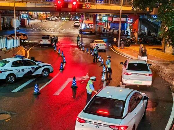 重慶公安交管部門啟動新一輪酒駕醉駕集中整治:宏鑫機械設(shè)備有限公司
