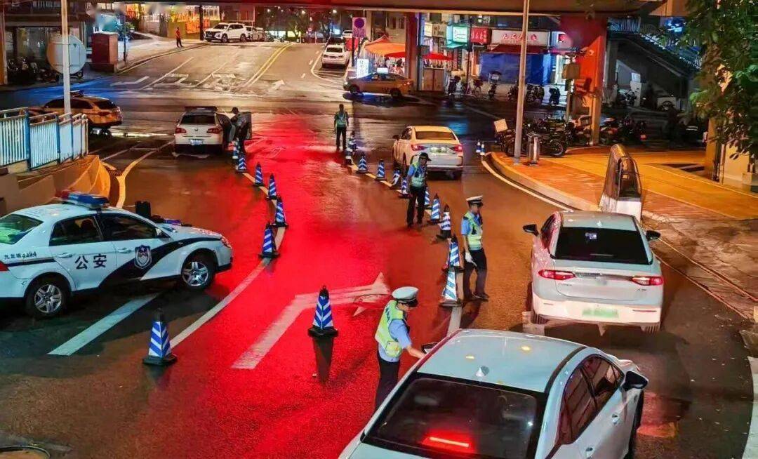 重拳出擊！重慶公安交管部門全面啟動(dòng)酒駕醉駕集中整治<strong></p>
<p>宏鑫機(jī)械設(shè)備有限公司
</strong>，多舉措筑牢道路交通安全防線:宏鑫機(jī)械設(shè)備有限公司
