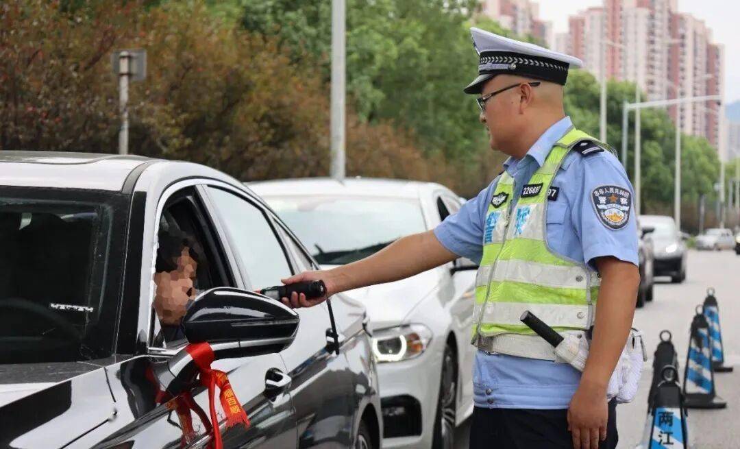 重拳出擊！重慶公安交管部門全面啟動(dòng)酒駕醉駕集中整治<strong></p>
<p>宏鑫機(jī)械設(shè)備有限公司
</strong>，多舉措筑牢道路交通安全防線:宏鑫機(jī)械設(shè)備有限公司
