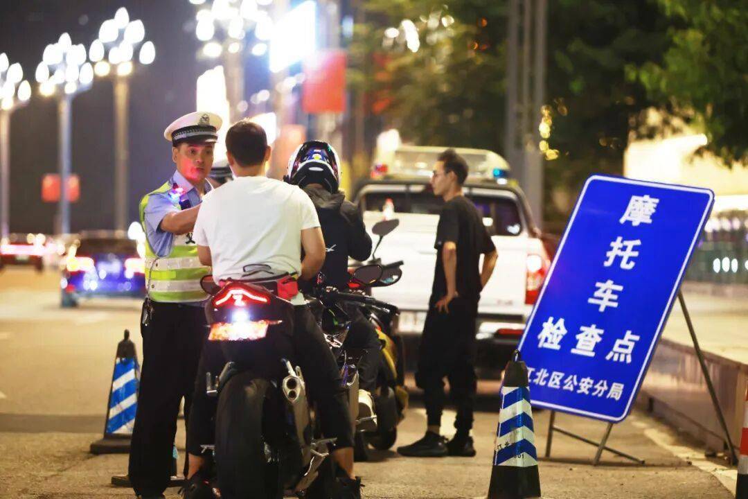 重拳出擊！重慶公安交管部門全面啟動(dòng)酒駕醉駕集中整治<strong></p>
<p>宏鑫機(jī)械設(shè)備有限公司
</strong>，多舉措筑牢道路交通安全防線:宏鑫機(jī)械設(shè)備有限公司
