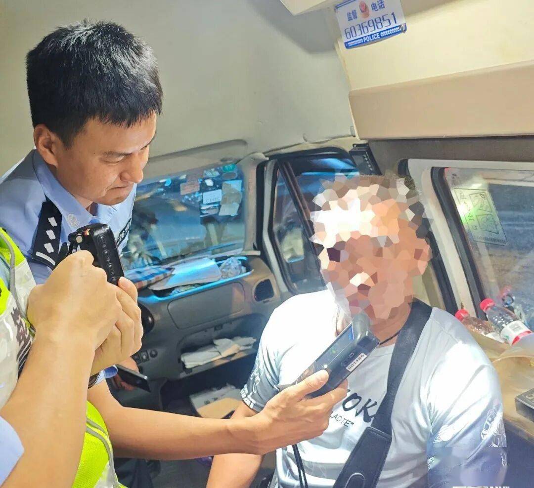 重拳出擊！重慶公安交管部門全面啟動(dòng)酒駕醉駕集中整治<strong></p>
<p>宏鑫機(jī)械設(shè)備有限公司
</strong>，多舉措筑牢道路交通安全防線:宏鑫機(jī)械設(shè)備有限公司
