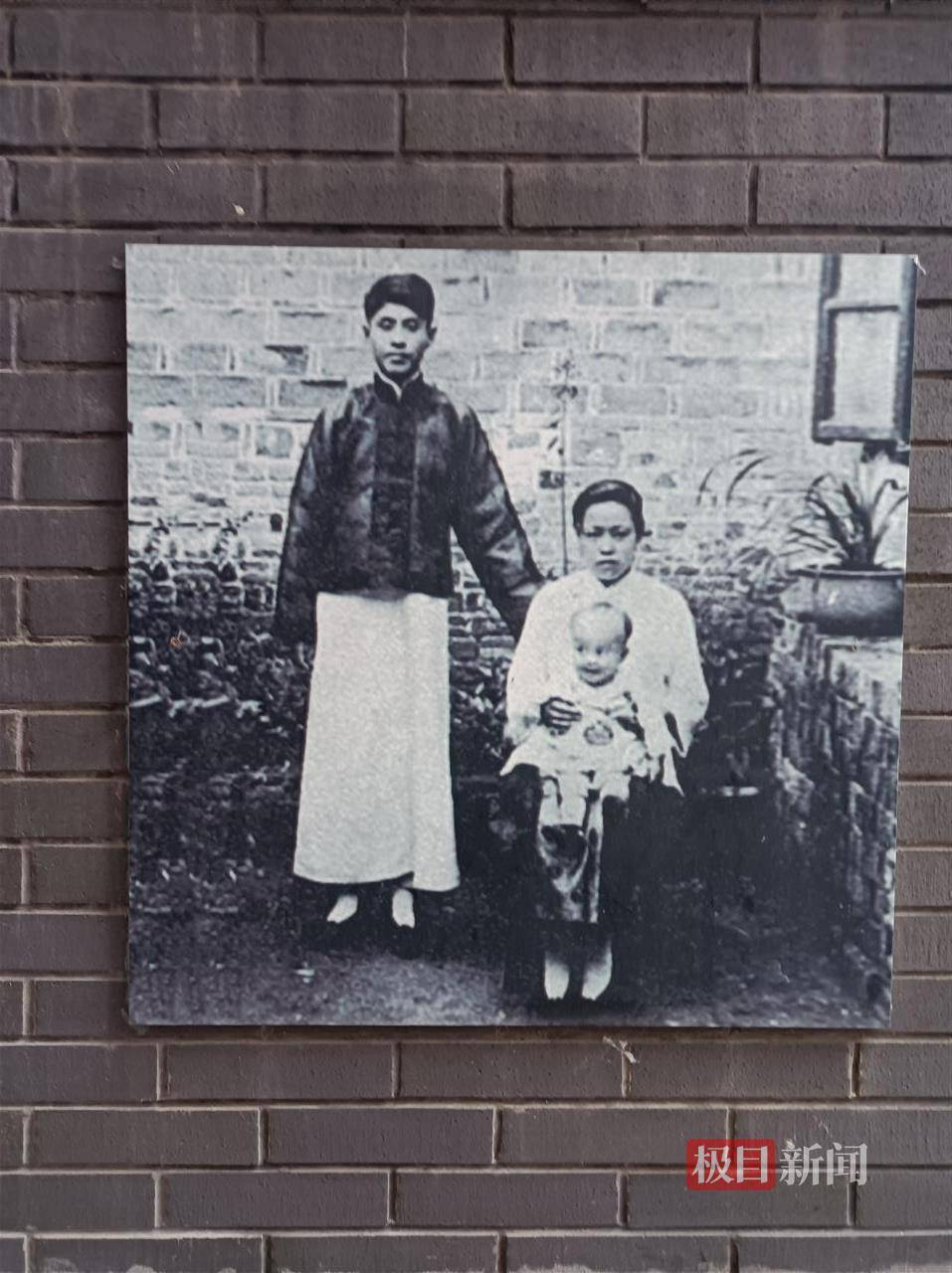 楊振寧逝世<strong></p>
<p>宏鑫機(jī)械設(shè)備有限公司
</strong>，實(shí)探其出生地合肥四古巷：墻上掛著楊先生多幅照片，居民稱為他自豪:宏鑫機(jī)械設(shè)備有限公司
