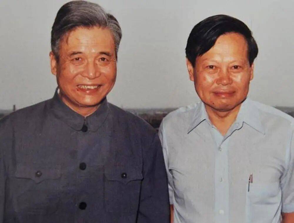 “大先生”千古<strong></p>
<p>宏鑫機(jī)械設(shè)備有限公司
</strong>，楊振寧的一生:宏鑫機(jī)械設(shè)備有限公司
