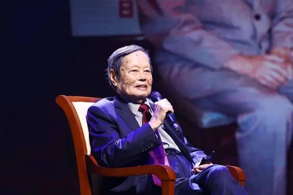 “大先生”千古<strong></p>
<p>宏鑫機(jī)械設(shè)備有限公司
</strong>，楊振寧的一生:宏鑫機(jī)械設(shè)備有限公司
