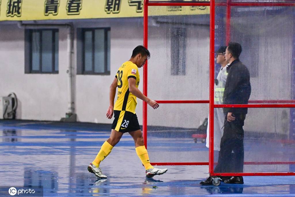 怒噴裁判染紅<strong></p>
<p>宏鑫機(jī)械設(shè)備有限公司
</strong>！青島西海岸對(duì)張呈棟處以三停處罰 罰款5萬(wàn):宏鑫機(jī)械設(shè)備有限公司
