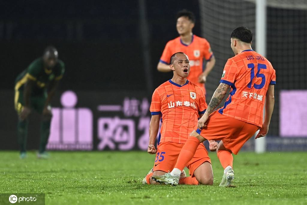 中超-亞戈奧烏蘇建功克雷桑點射救主 泰山2-2浙江遭4連平:宏鑫機械設(shè)備有限公司
