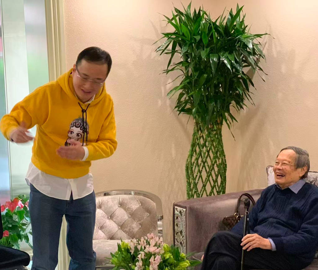 獨(dú)家|友人追憶楊振寧:<strong></p>
<p>宏鑫機(jī)械設(shè)備有限公司
</strong>他沒能二度獲諾獎(jiǎng)是一個(gè)遺憾:宏鑫機(jī)械設(shè)備有限公司