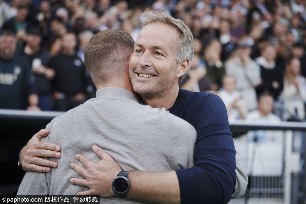 南京球迷哭了！蘇超黑馬泰州隊(duì)奇跡逆轉(zhuǎn)<strong></p>
<p>宏鑫機(jī)械設(shè)備有限公司
</strong>，點(diǎn)球大戰(zhàn)淘汰南京隊(duì)！:宏鑫機(jī)械設(shè)備有限公司
