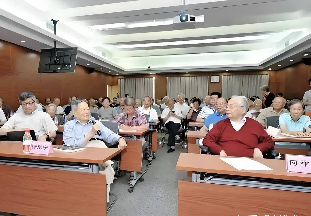 何祚庥院士追憶楊振寧:<strong></p>
<p>宏鑫機械設備有限公司
</strong>他的貢獻早已超越學術(shù)界|封面頭條:宏鑫機械設備有限公司