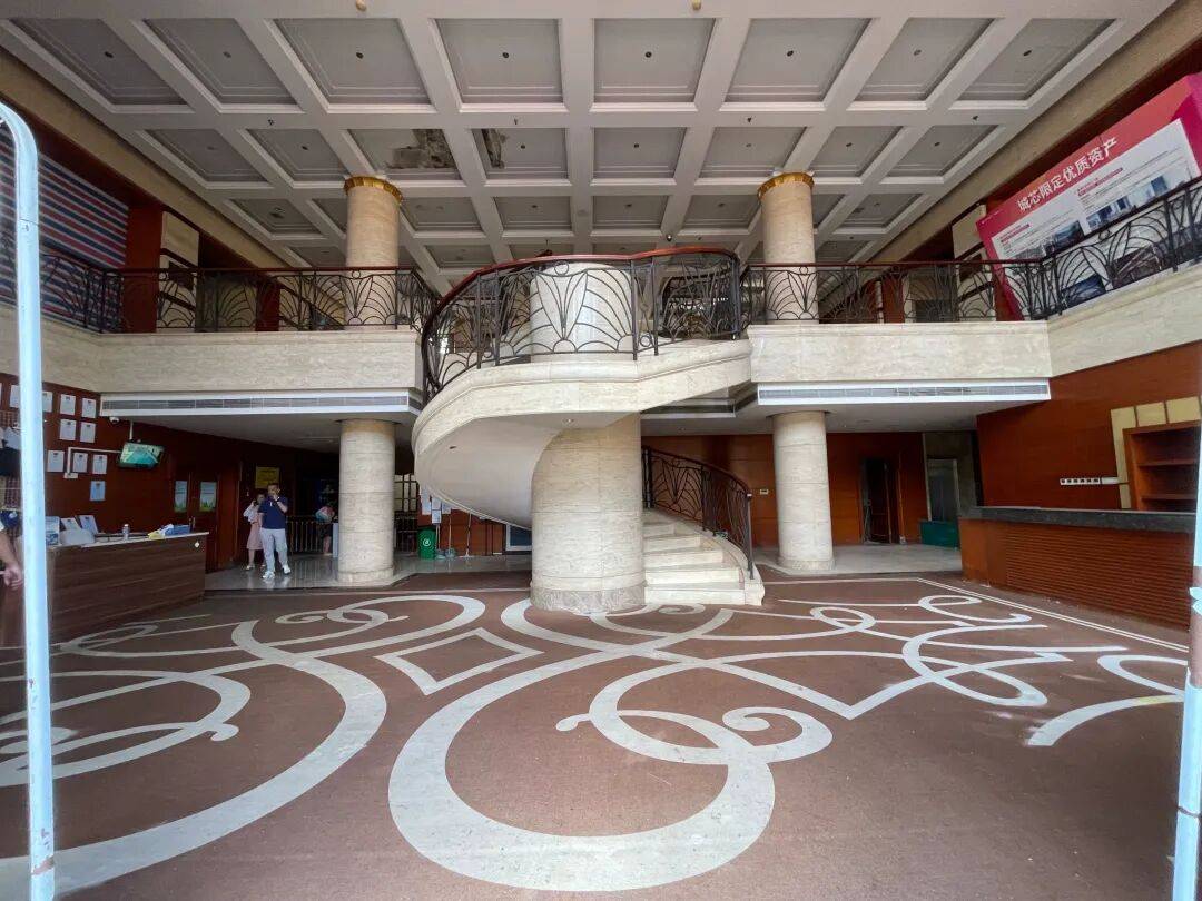 3256平米別墅288萬(wàn)起拍<strong></p>
<p>宏鑫機(jī)械設(shè)備有限公司
</strong>，單價(jià)不到900元，內(nèi)景配置曝光，目前0人報(bào)名；拍賣商回應(yīng)：在開(kāi)發(fā)商名下，想通過(guò)拍賣吸引更多人參與:宏鑫機(jī)械設(shè)備有限公司
