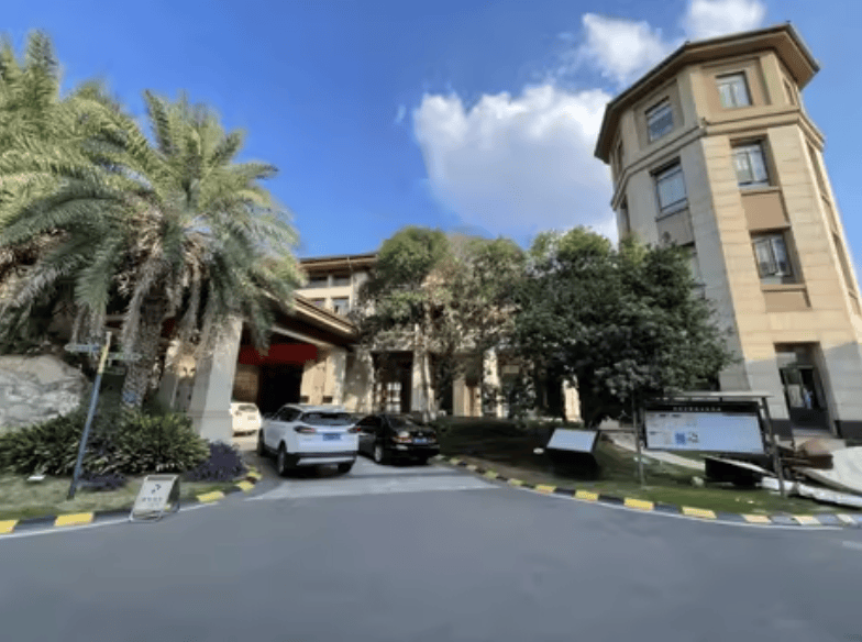 3256平米別墅288萬(wàn)起拍<strong></p>
<p>宏鑫機(jī)械設(shè)備有限公司
</strong>，單價(jià)不到900元，內(nèi)景配置曝光，目前0人報(bào)名；拍賣商回應(yīng)：在開(kāi)發(fā)商名下，想通過(guò)拍賣吸引更多人參與:宏鑫機(jī)械設(shè)備有限公司
