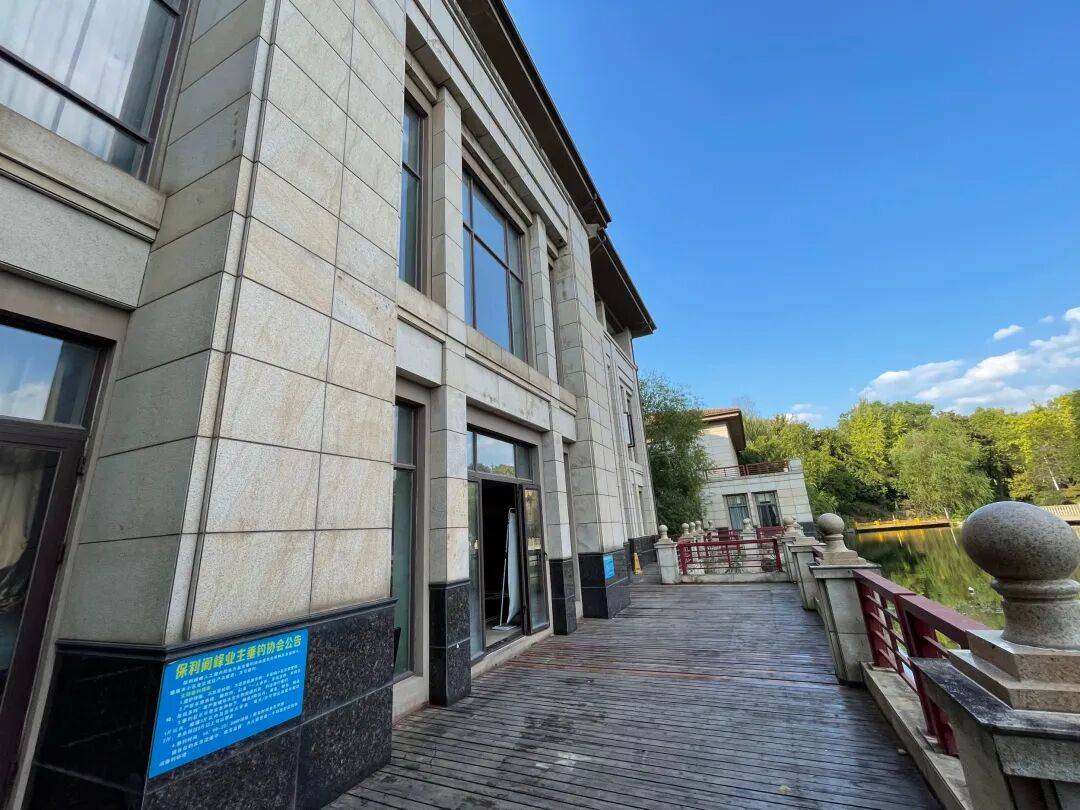 3256平米別墅288萬(wàn)起拍<strong></p>
<p>宏鑫機(jī)械設(shè)備有限公司
</strong>，單價(jià)不到900元，內(nèi)景配置曝光，目前0人報(bào)名；拍賣商回應(yīng)：在開(kāi)發(fā)商名下，想通過(guò)拍賣吸引更多人參與:宏鑫機(jī)械設(shè)備有限公司
