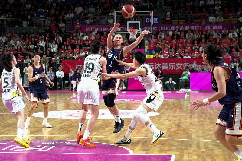 四川隊(duì)成就全國(guó)女籃錦標(biāo)賽四連冠 韓旭砍下26分:宏鑫機(jī)械設(shè)備有限公司