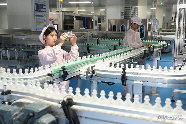 對華征稅500%！美國就差臨門一腳<strong></p>
<p>宏鑫機(jī)械設(shè)備有限公司
</strong>，突然發(fā)現(xiàn)中國還把著一個命門:宏鑫機(jī)械設(shè)備有限公司
