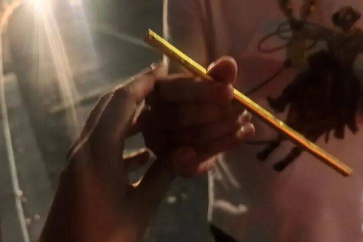 “要跪搓衣板了！”浙江男子用100克黃金打吸管喝奶茶，凌晨在街頭丟了……:宏鑫機(jī)械設(shè)備有限公司
