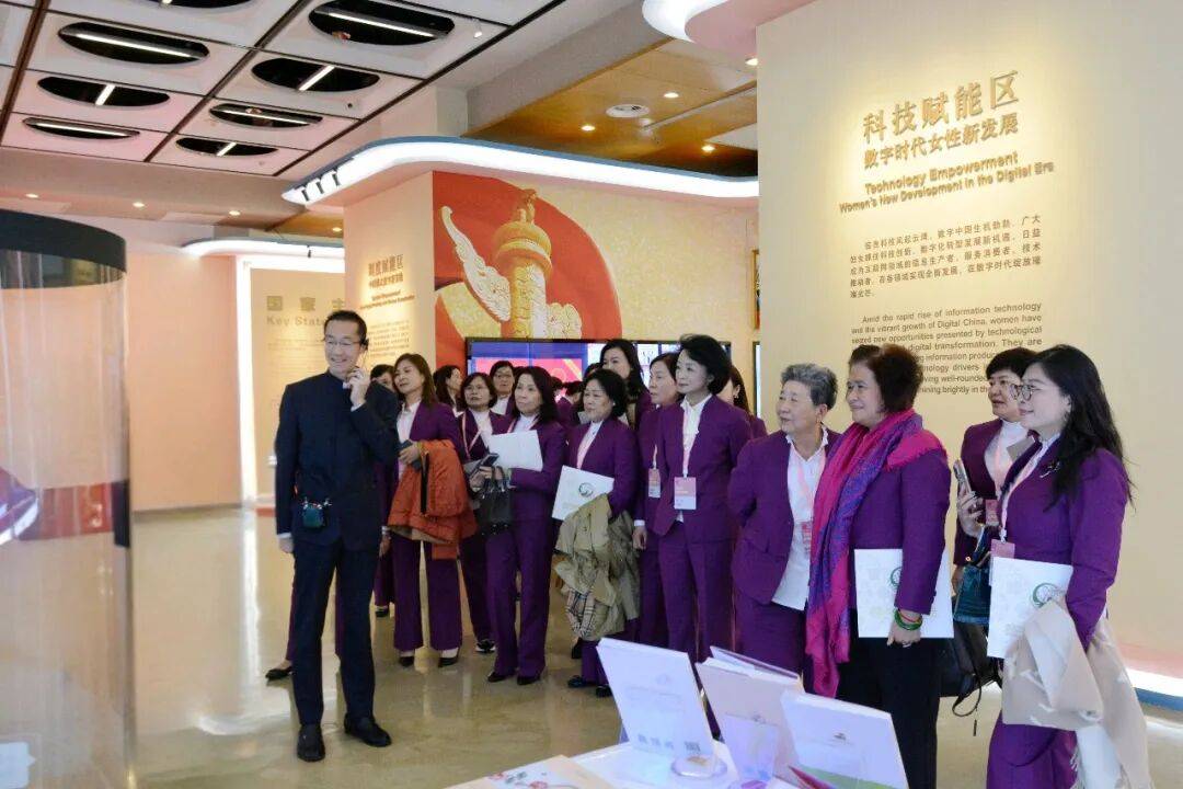 香港福建婦女協(xié)會代表團(tuán)參觀“數(shù)智賦能婦女和女童成果展”:宏鑫機(jī)械設(shè)備有限公司
