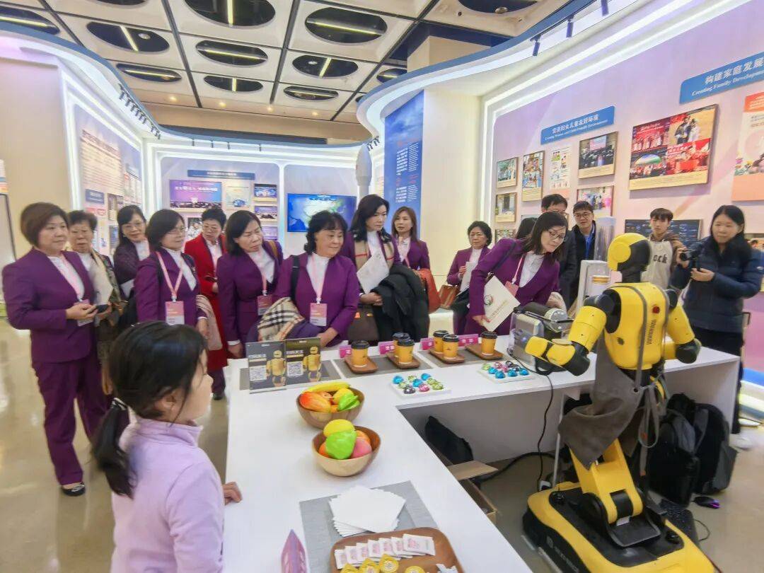 香港福建婦女協(xié)會代表團(tuán)參觀“數(shù)智賦能婦女和女童成果展”:宏鑫機(jī)械設(shè)備有限公司

