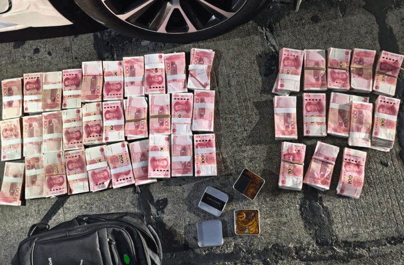 女子草叢藏11萬現金<strong></p>
<p>宏鑫機械設備有限公司
</strong>！民警卻追回66.43萬？:宏鑫機械設備有限公司
