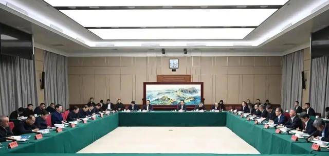 遼寧省委書記、省長在京與部分中央企業(yè)分別舉行工作會商:宏鑫機械設備有限公司
